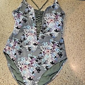 NWOTs LADIES "AMBRIELLE" BEAUTIFULLY SEXY SWIMSUIT! LARGE